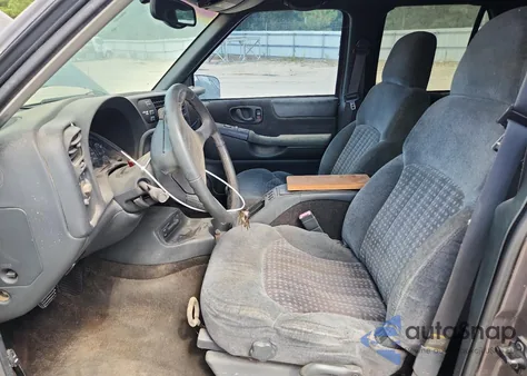 1998 Chevrolet Blazer from USA, damaged, VIN 1GNDT13WXW2235069